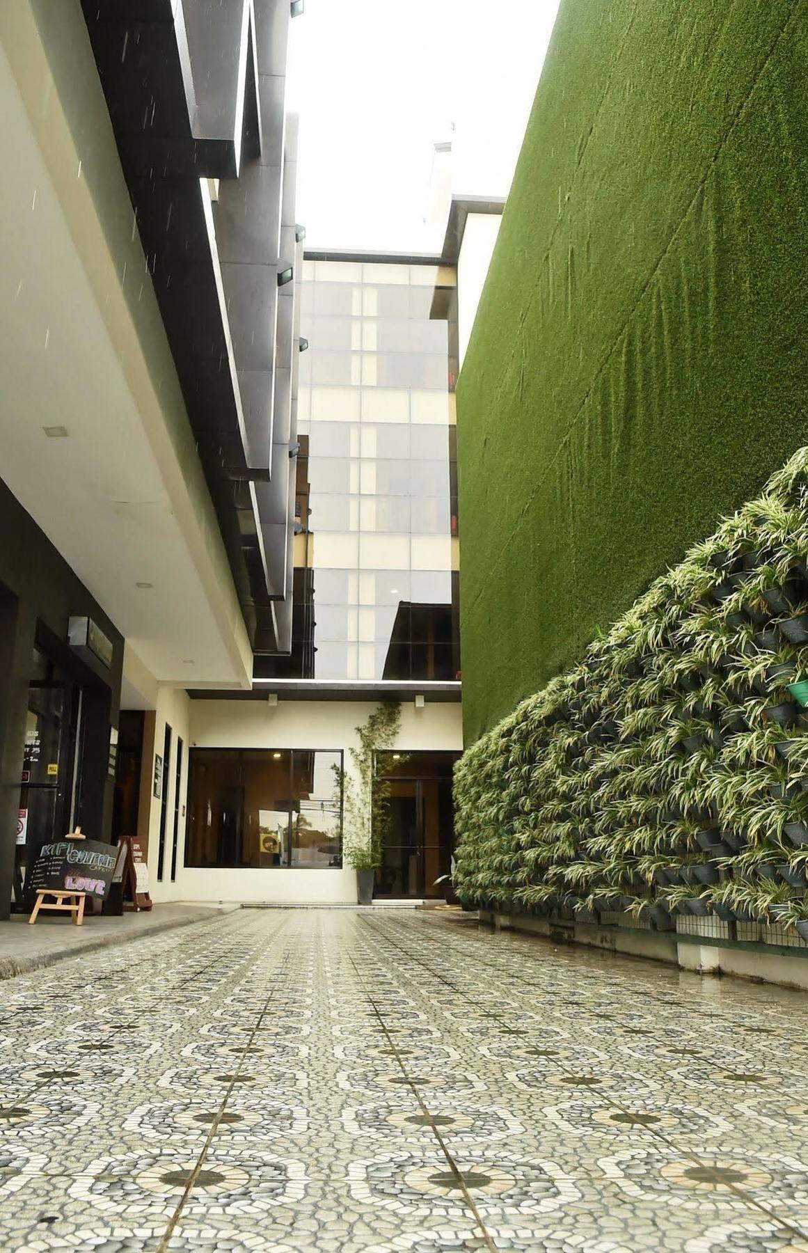 Columbus Plaza Hotel General Santos City Exterior photo